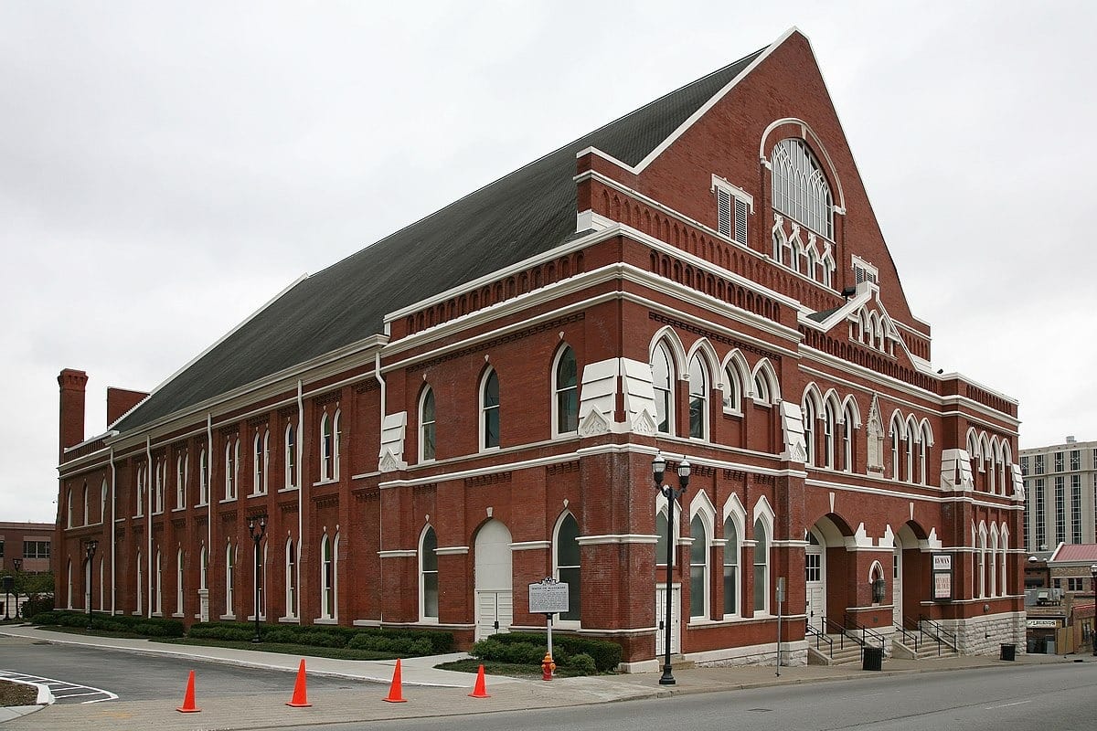 1200px-Ryman_Auditorium